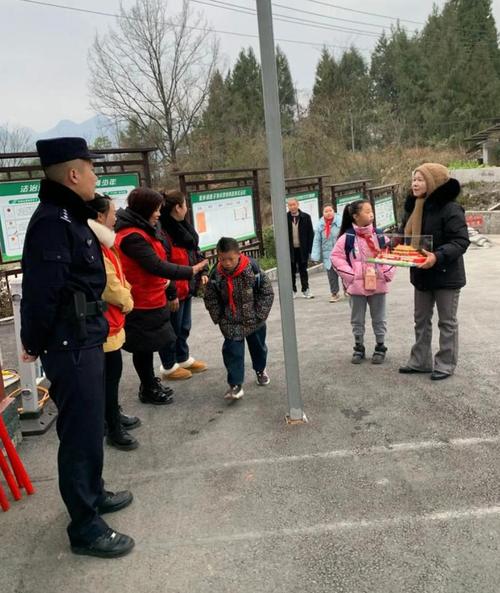 49.ccm澳门开奖和学校让幼童挡车护学与学校让幼童挡车护学怎么办